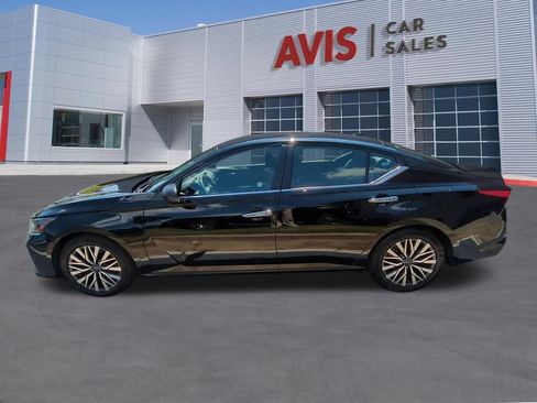 Used 2025 Nissan Altima 2.5 SV FWD image 10