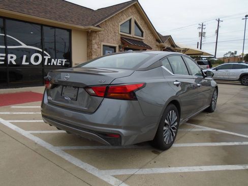 Used 2024 Nissan Altima 2.5 SV FWD image 8