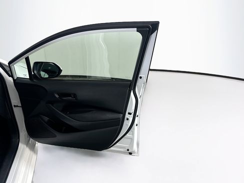 Used 2024 Toyota Corolla LE FWD image 31