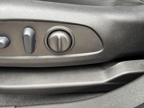 Used 2023 GMC Acadia SLT image 24