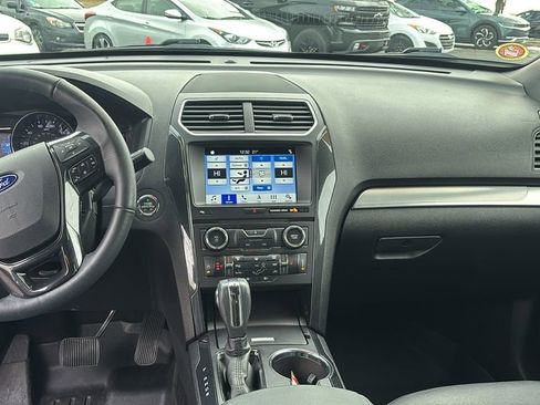Used 2018 Ford Explorer XLT w/ Equipment Group 202A image 12