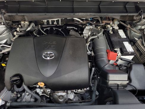 Certified 2022 Toyota Highlander XLE image 28