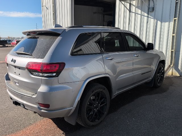 Used 2020 Jeep Grand Cherokee Altitude AWD/4WD image 2