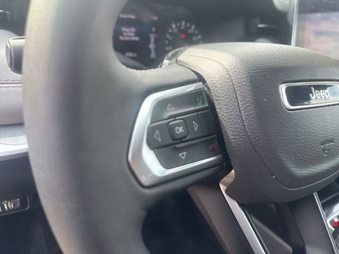 Used 2025 Jeep Compass Limited image 14