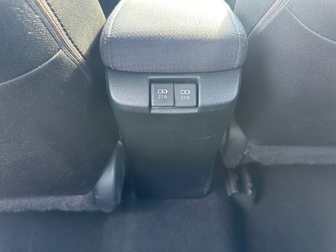 Used 2020 Toyota Prius LE image 31