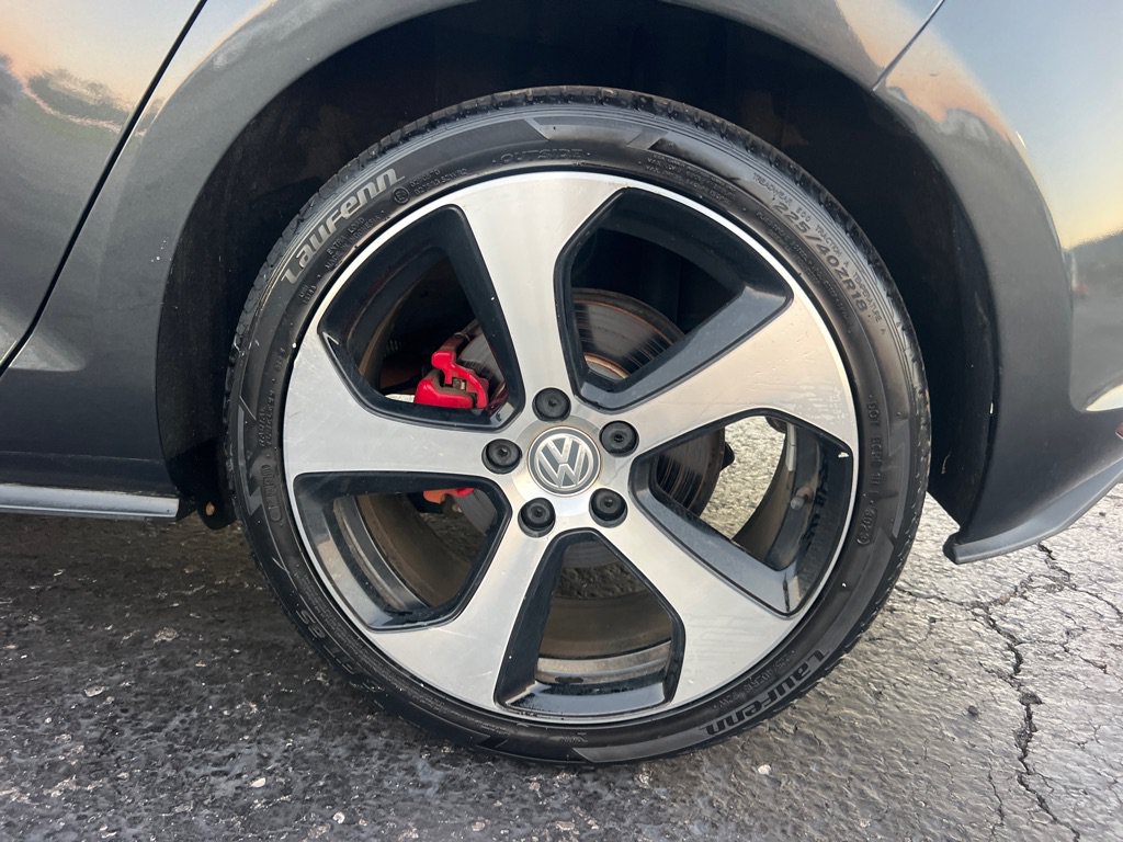 Used 2017 Volkswagen Golf 4-Door FWD image 36