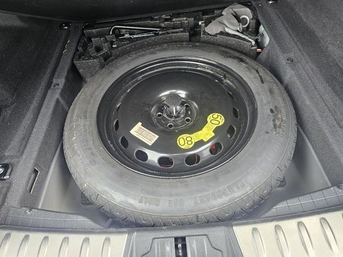 Used 2019 Jaguar F-PACE Premium image 16