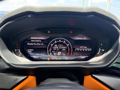 Used 2022 Lamborghini Urus AWD/4WD image 23