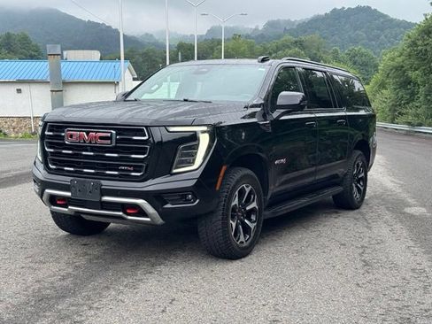 Used 2025 GMC Yukon XL AT4 AWD/4WD image 5