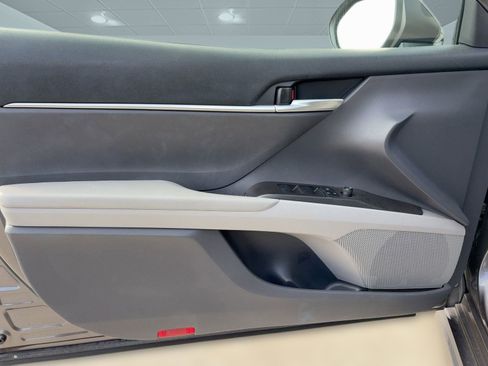 Used 2022 Toyota Camry SE image 18