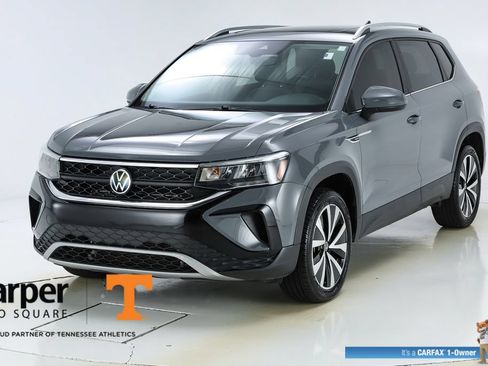 Used 2023 Volkswagen Taos SE w/ Panoramic Sunroof Package FWD image 39