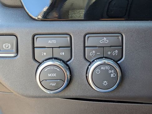 New 2026 GMC Sierra 1500 SLE image 38