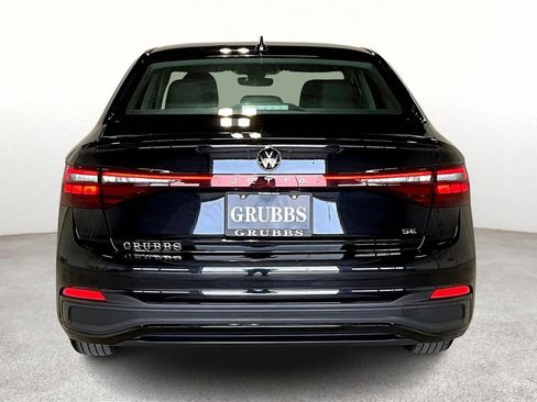 Used 2025 Volkswagen Jetta SE image 6