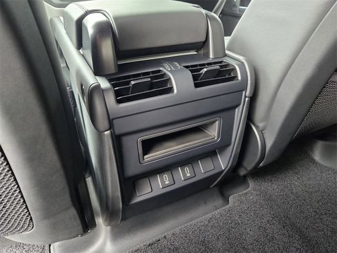 New 2026 Land Rover Defender 110 X-Dynamic SE image 8