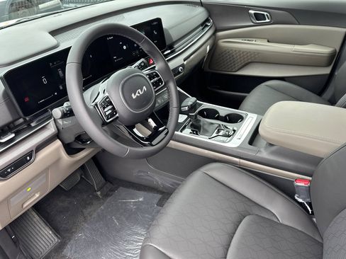 New 2026 Kia Carnival EX FWD image 10