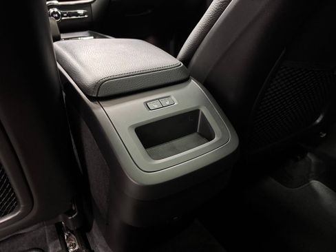 Used 2022 Volvo XC60 B5 Momentum w/ Climate Package AWD/4WD image 43
