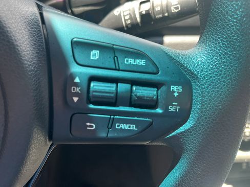 Used 2019 Kia Sedona LX FWD image 18