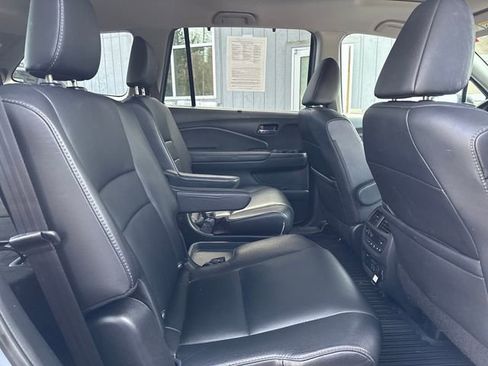 Used 2022 Honda Pilot Touring image 12