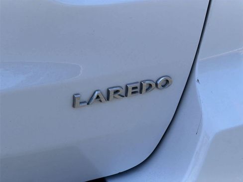 Used 2021 Jeep Grand Cherokee Laredo RWD image 8