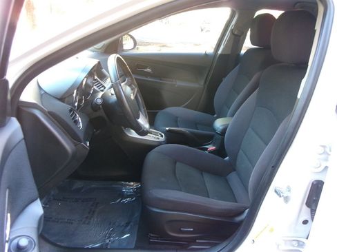 Used 2014 Chevrolet Cruze LT w/ Enhanced Safety Package image 9