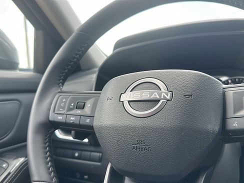 Certified 2025 Nissan Rogue SV image 30