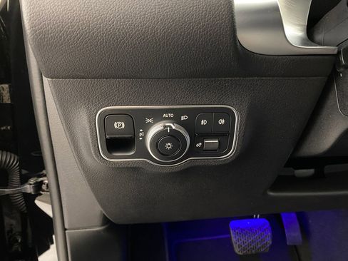 New 2025 Mercedes-Benz GLB 250 4MATIC image 17