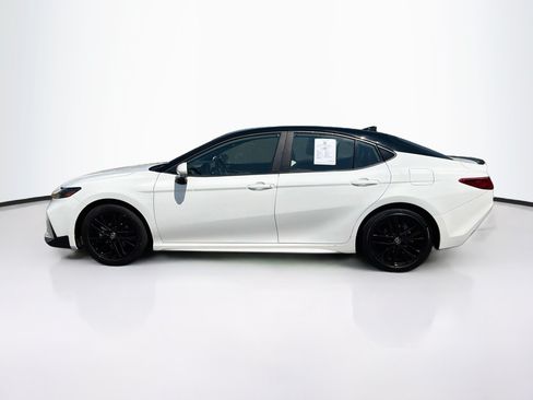 Used 2025 Toyota Camry SE FWD image 4
