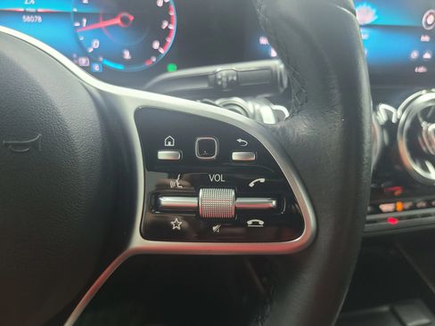 Used 2021 Mercedes-Benz GLB 250 4MATIC image 31