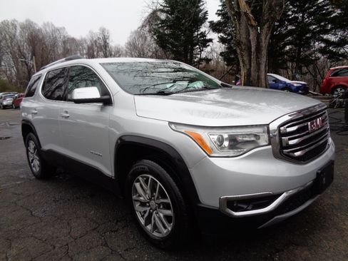 Used 2018 GMC Acadia SLE image 3