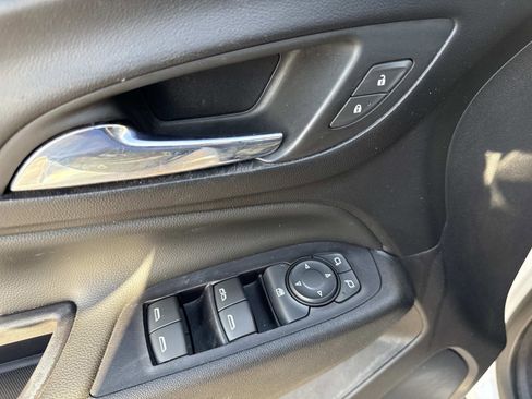 Used 2018 Chevrolet Equinox LT image 18