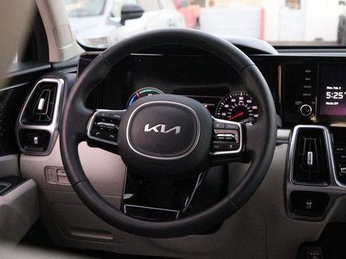 Used 2023 Kia Sorento EX image 25