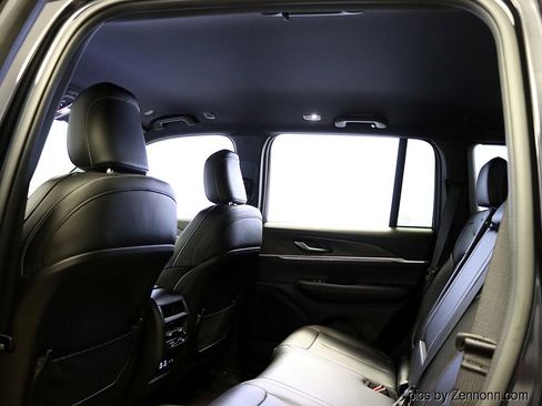 Used 2024 Jeep Grand Cherokee Limited image 13