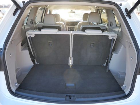 Certified 2023 Volkswagen Atlas SE w/ Black Wheel Package image 18