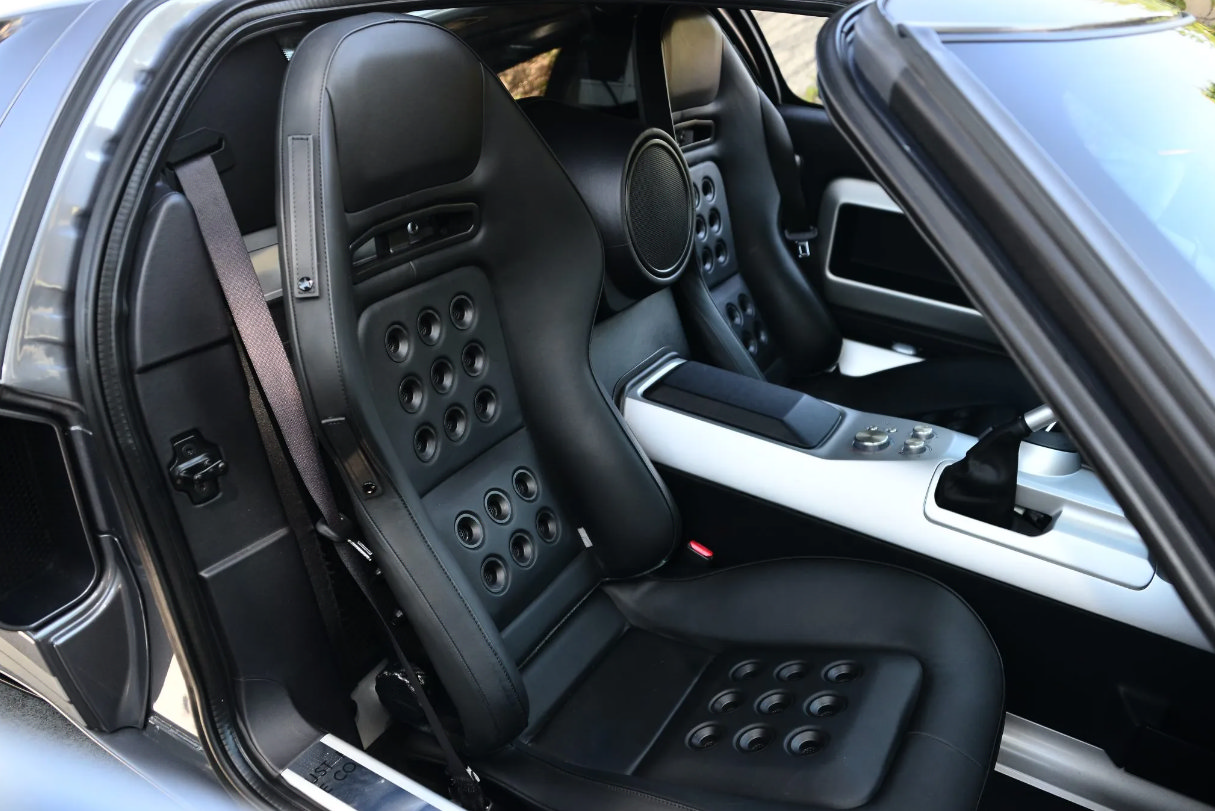 Used 2006 Ford GT RWD image 83