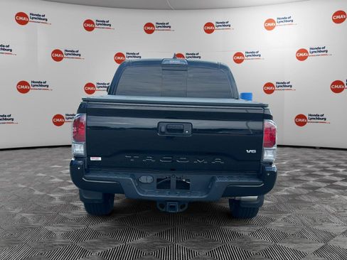 Used 2020 Toyota Tacoma TRD Sport w/ TRD Premium Sport Package AWD/4WD image 4