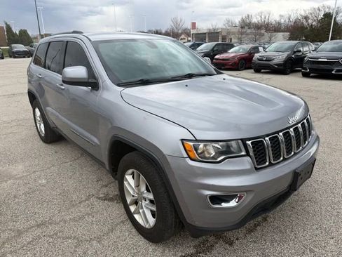 Used 2017 Jeep Grand Cherokee Laredo w/ Quick Order Package 23E image 2