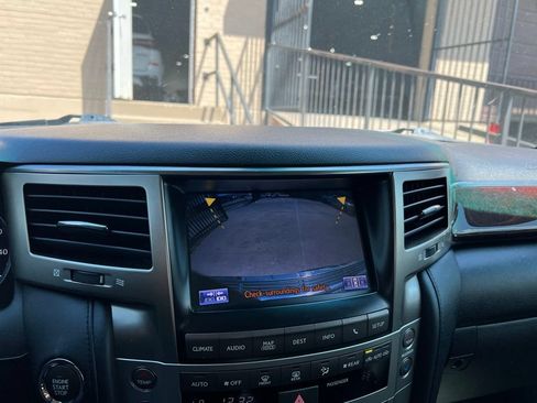 Used 2013 Lexus LX 570 4WD w/ Luxury Pkg image 9