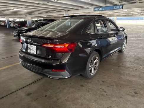 Used 2024 Volkswagen Jetta SE FWD image 3