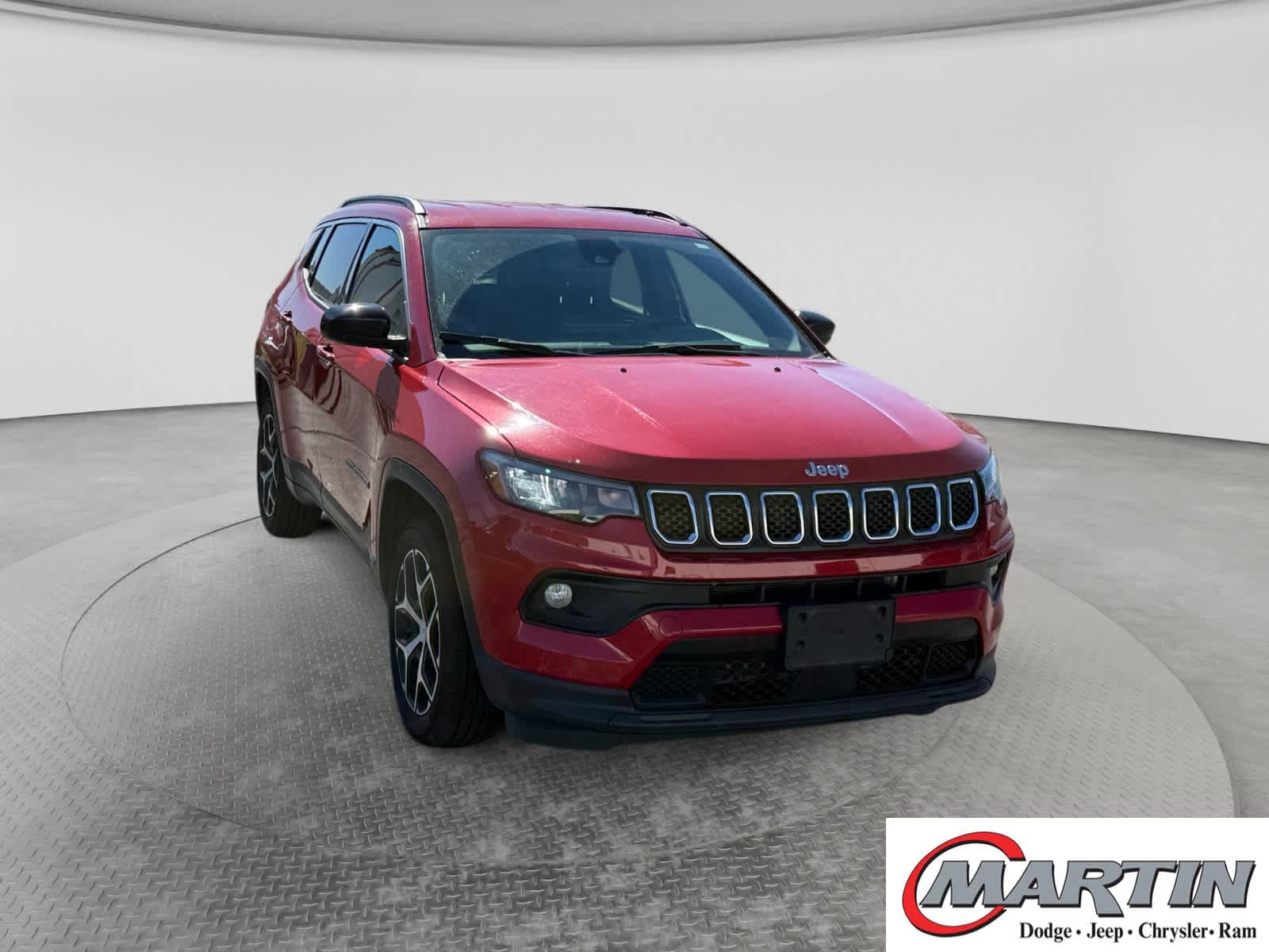 Used 2024 Jeep Compass Latitude AWD/4WD image 3