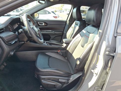 Used 2023 Jeep Compass Trailhawk image 14