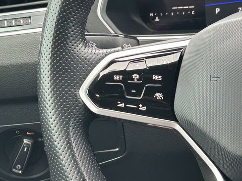 Used 2022 Volkswagen Tiguan SE R-Line image 22