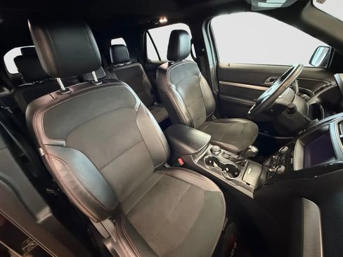 Used 2019 Ford Explorer XLT w/ Equipment Group 202A AWD/4WD image 23