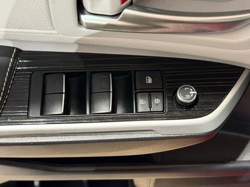 Certified 2025 Toyota Sienna XSE image 16