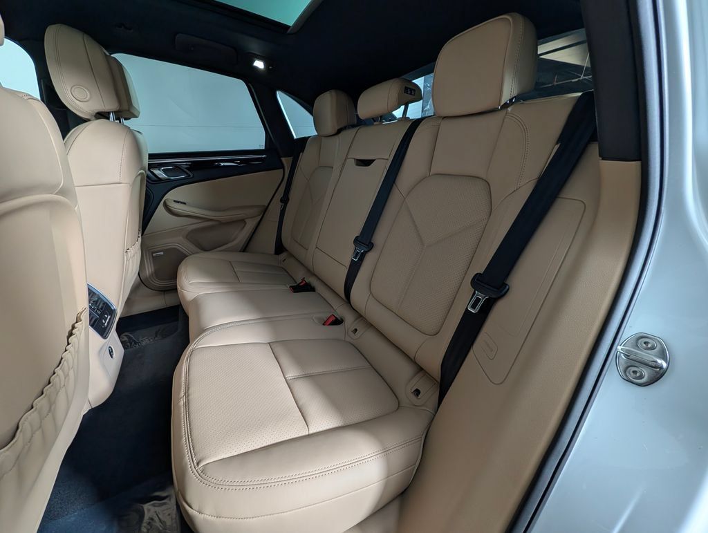 New 2026 Porsche Macan AWD/4WD image 24