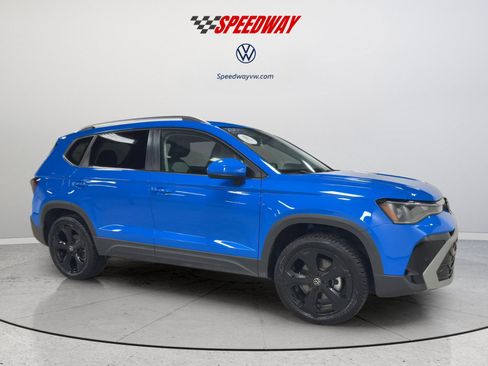 Used 2025 Volkswagen Taos SEL AWD/4WD image 3