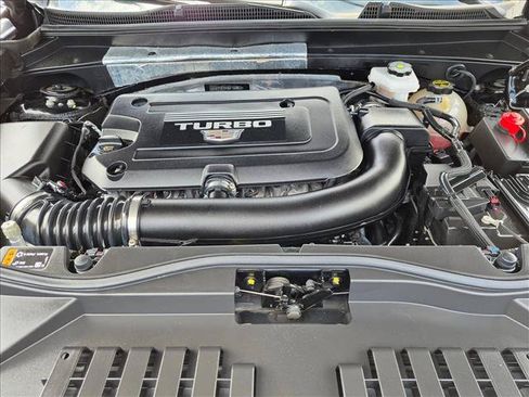 Used 2025 Cadillac XT4 Premium Luxury FWD image 26