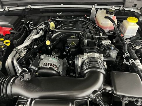 Used 2023 Jeep Gladiator Sport AWD/4WD image 32