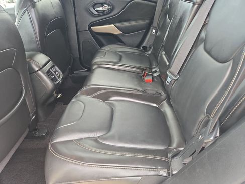 Used 2018 Jeep Cherokee Limited image 19