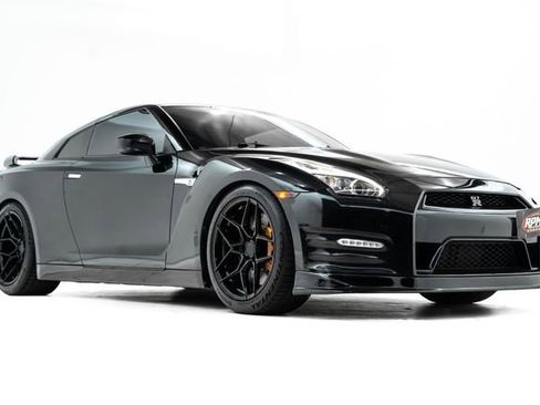Used 2016 Nissan GT-R Premium image 6