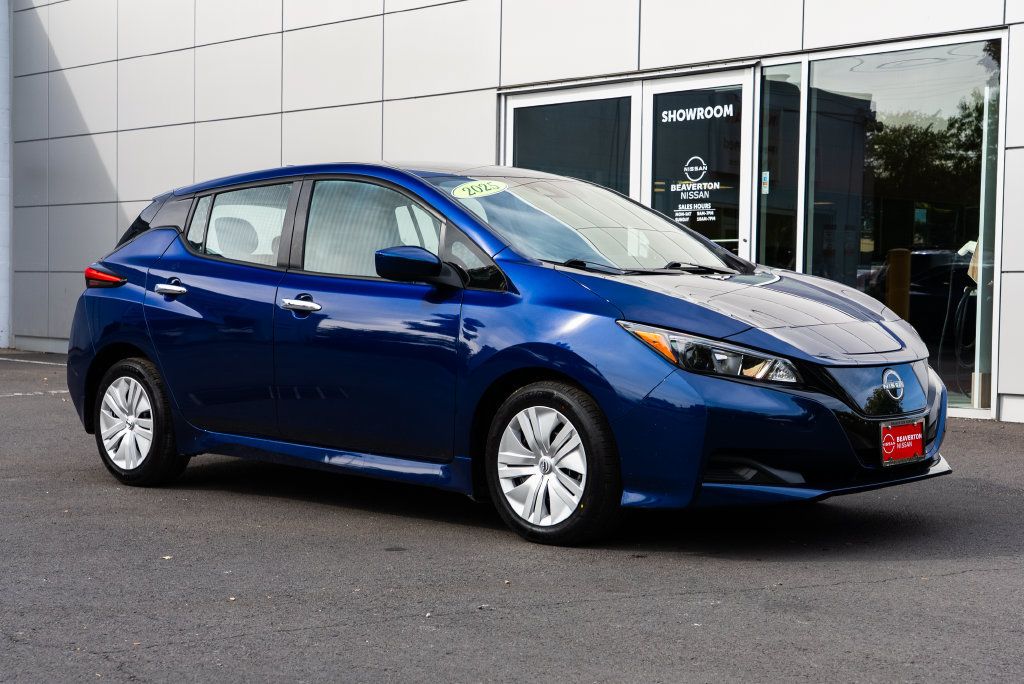 Used 2025 Nissan Leaf S FWD image 1